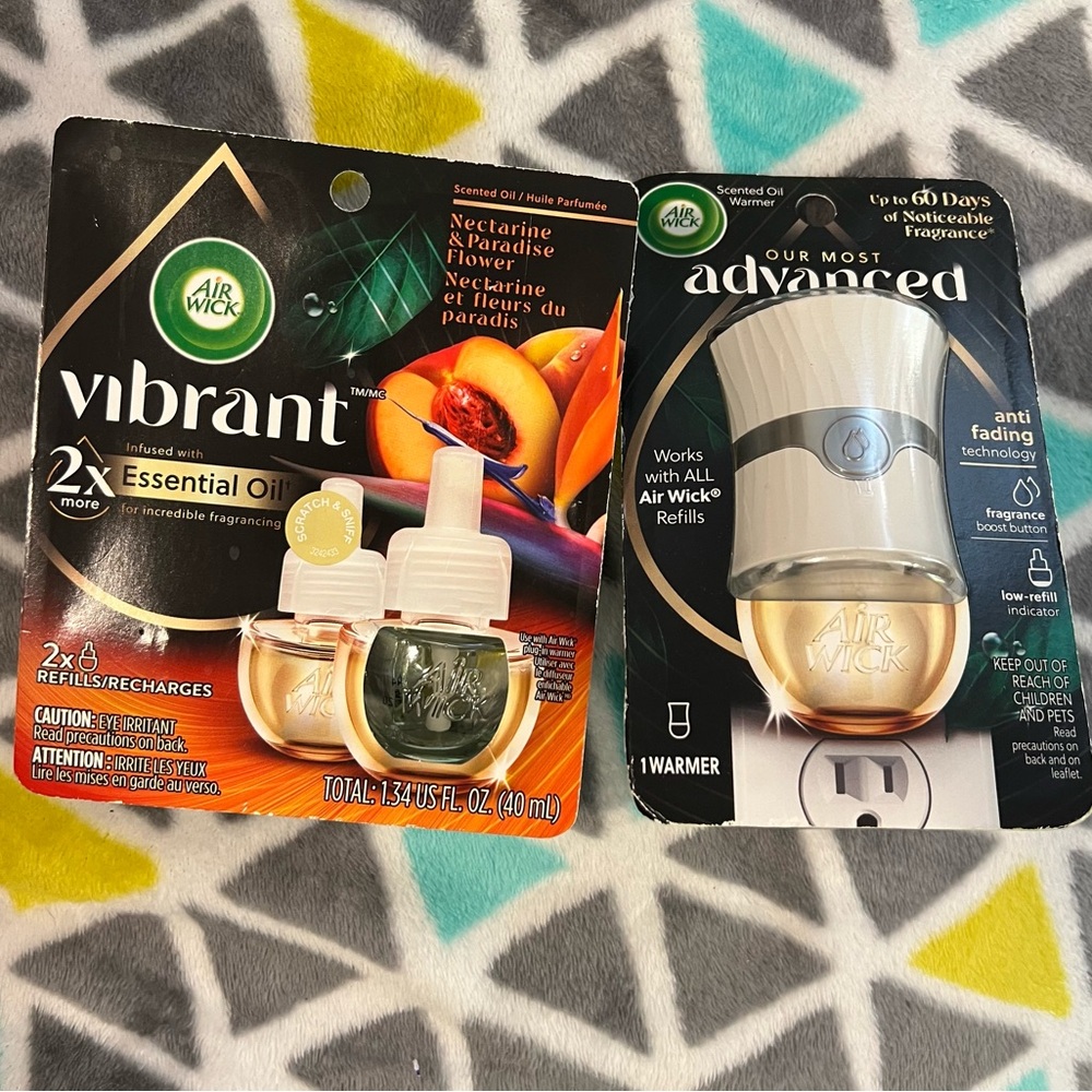 Air Wick Vibrant Nectarine and Paradise Flower oils and Warmer Set